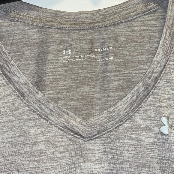 ⭐️Underarmor vneck - Picture 3 of 9
